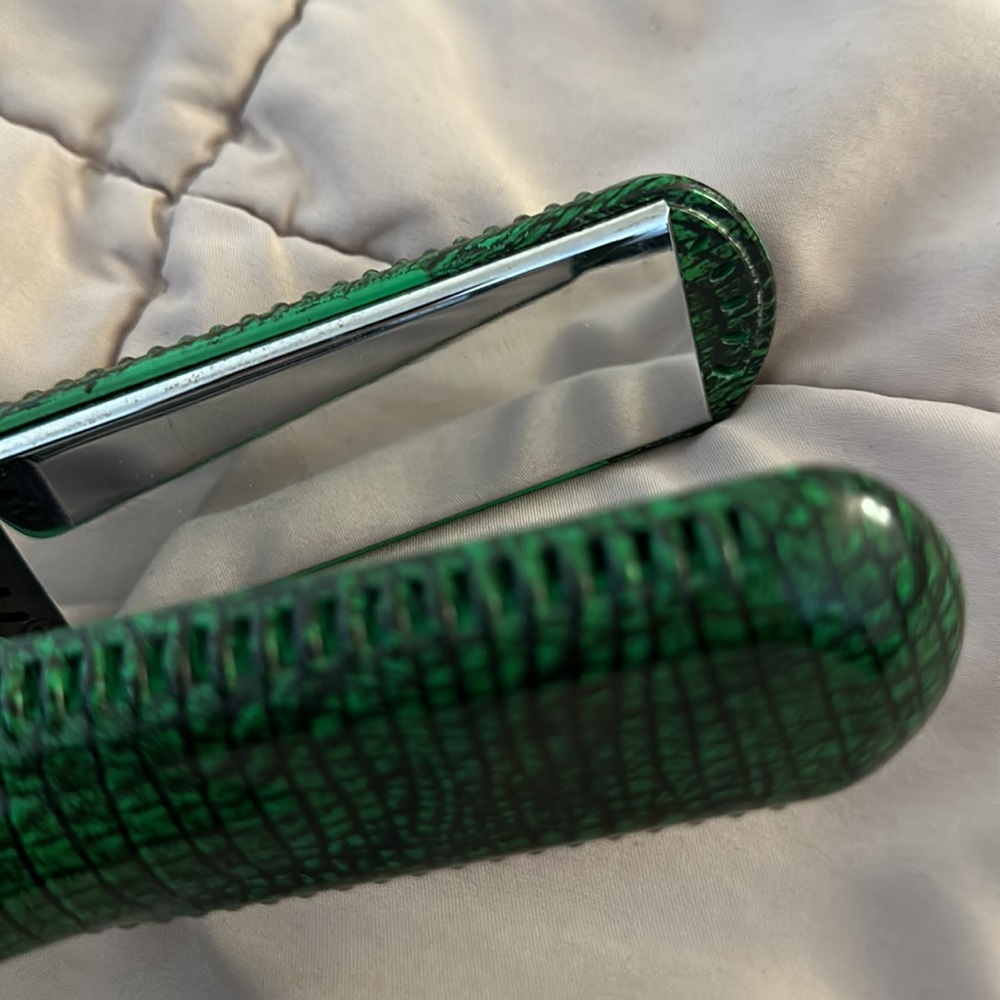 Croc hair straightener - Picture 3 of 4